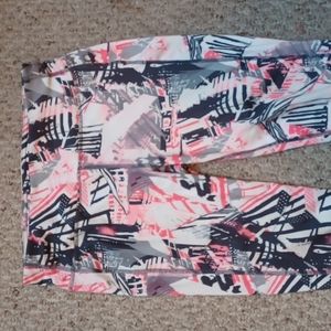 Danskin Now artistic crop leggings with mesh on back